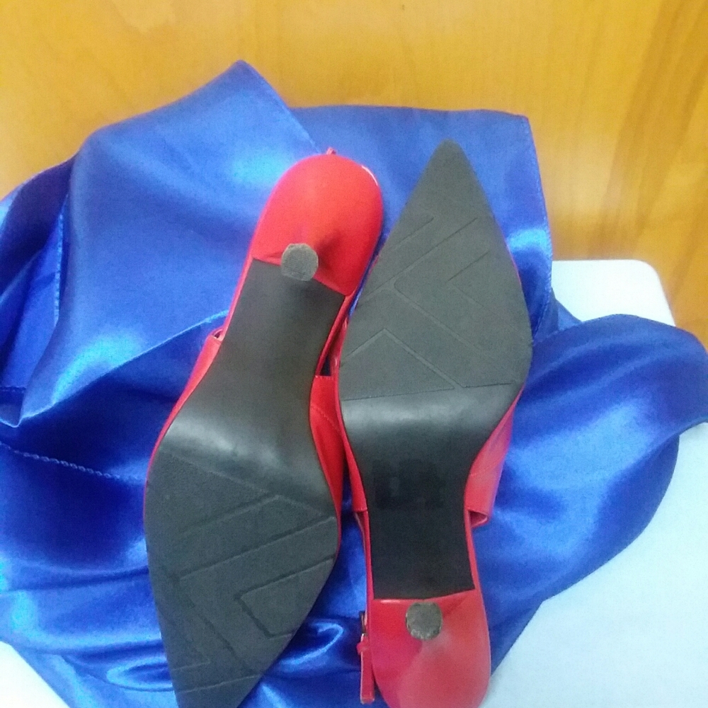 Red Closed Toe Sling - Picture 5 of 5
